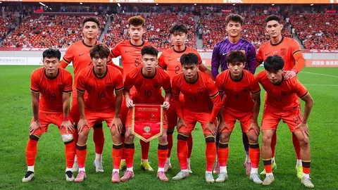 国足决战将至！三要素助力争亚二，外媒预测：国足0-2憾负沙特